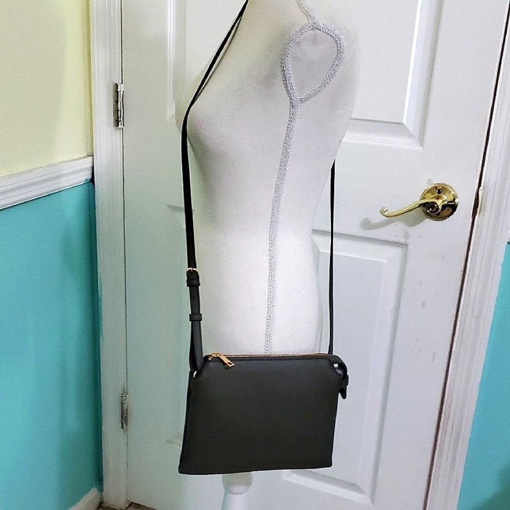 NWOT A New Day Elegant Moss Green Utility Multipocket Crossbody Bag